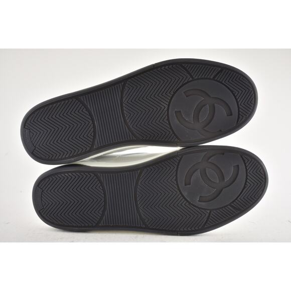 Chanel 24P White Black Leather CC Logo Flat Lace Up Runner Trainer Sneaker 42 - Picture 15 of 15